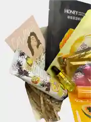 Светло-бежевый подарочный набор для женщин/ Бьюти бокс для девушек/ Набор косметики