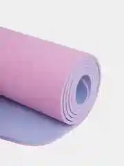 Розовый коврик для йоги и фитнеса