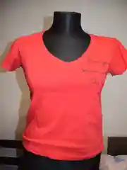 Красный футболка женская