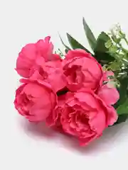 Алый искусственные цветы: пионы, розы, осока, растения, зелень