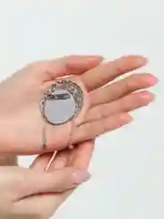 Черный брошь, ручная работа