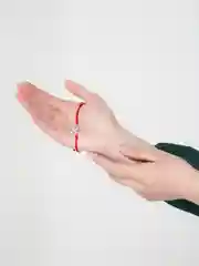 Красный браслет, красная нить - оберег