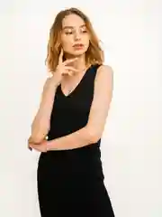 Платье с поясом и разрезом снизу