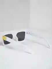 Белый солнцезащитные очки