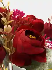 Багровый искуственные цветы камелии, пионы