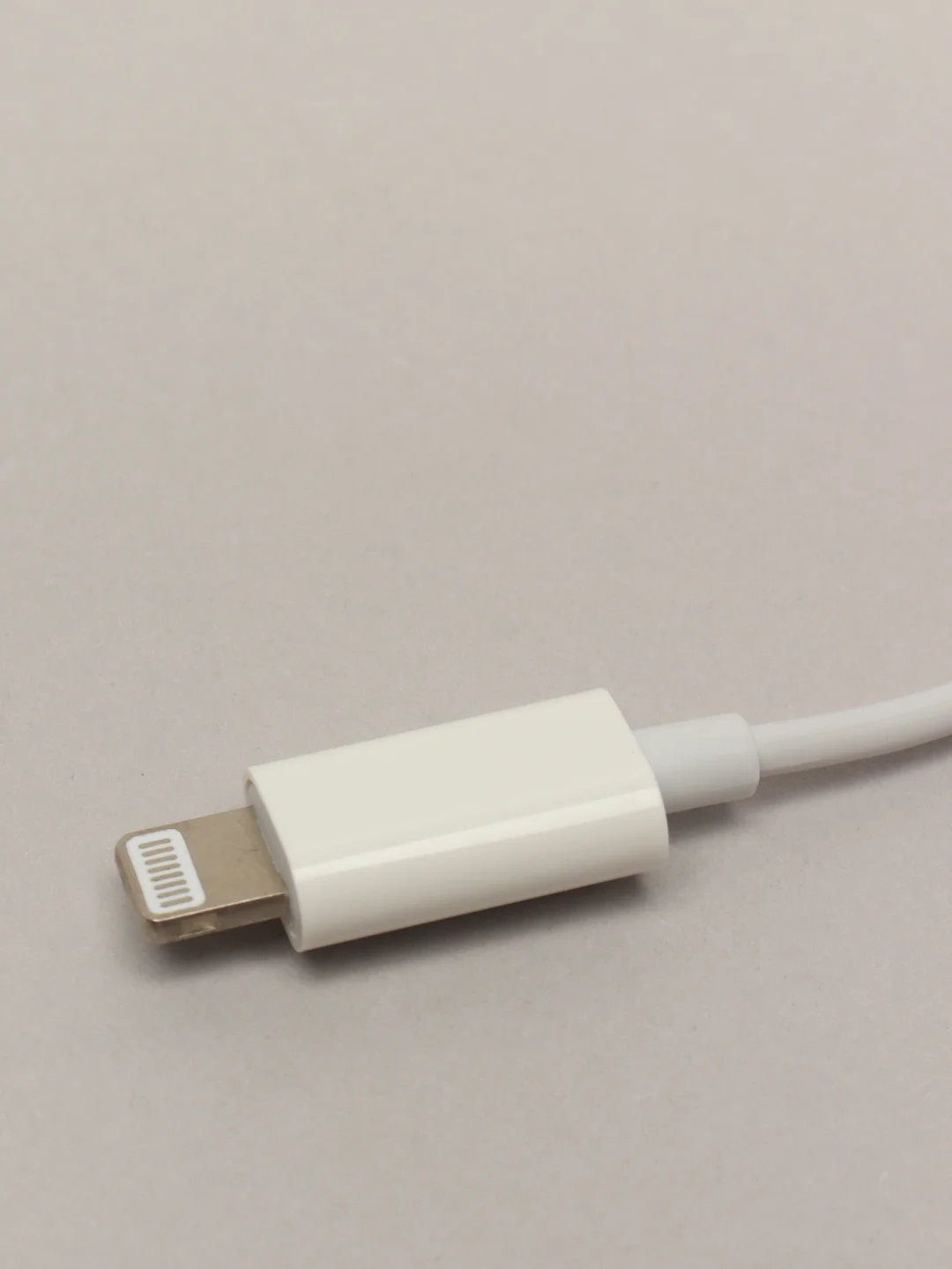 Адаптер для iPhone Lightning-AUX, 3.5 мм