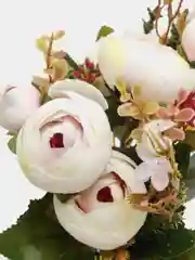 Молочный искусственные цветы: камелии, пионы, букет