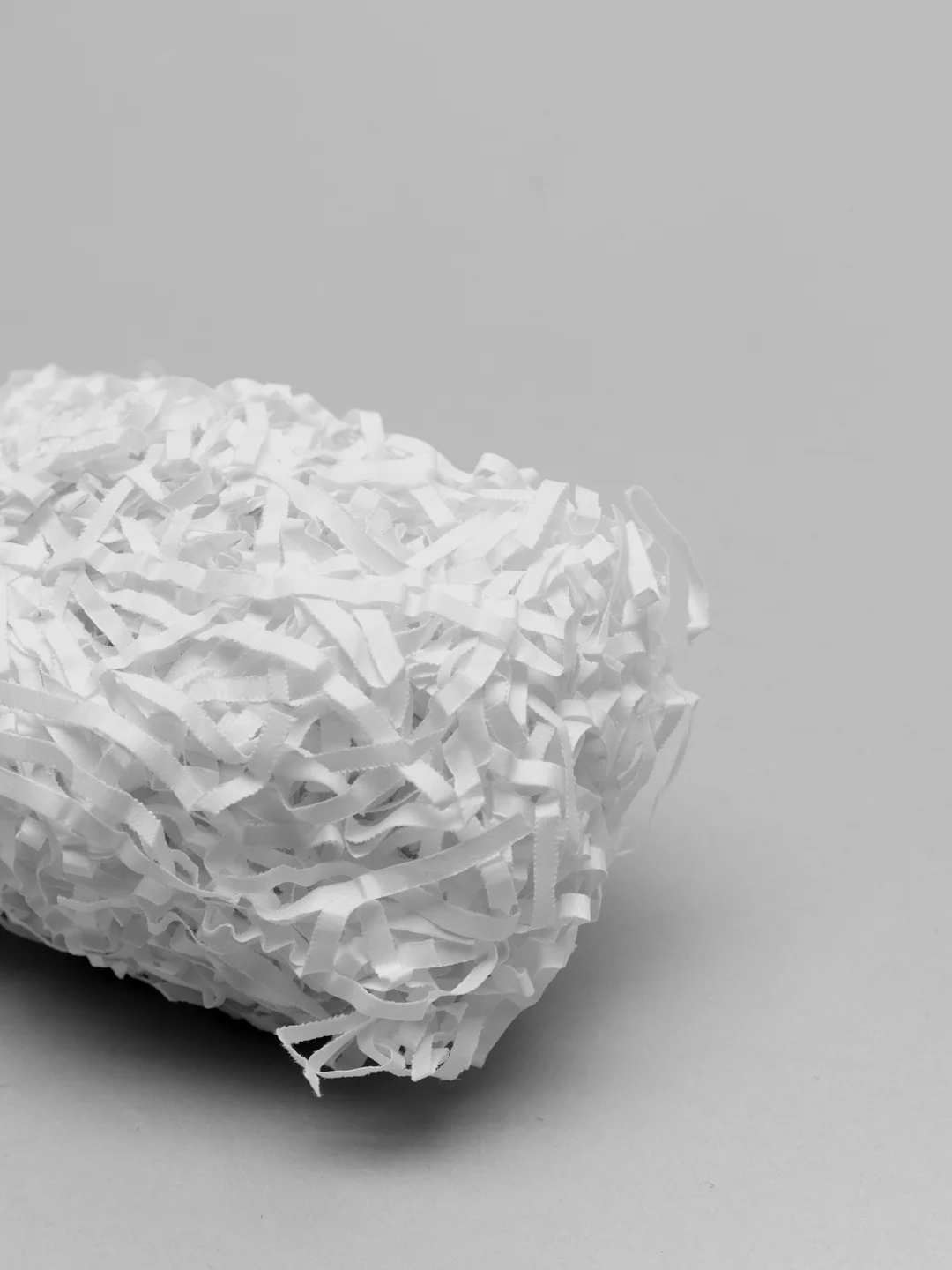 Белый цветная бумажная стружка наполнитель для подарков подарочных пакетов и подарочных коробок