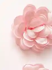 Цветок из ткани. Декоративный элемент