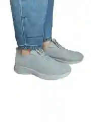 Женские кроссовки