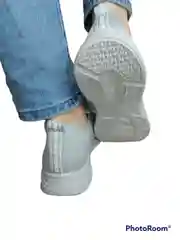 Женские кроссовки