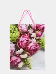 Розовый подарочный пакет