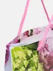 Розовый подарочный пакет
