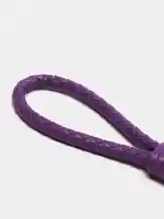 Фиолетовый кожаный плетеный брелок для ключей