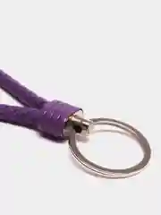 Фиолетовый кожаный плетеный брелок для ключей