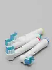Сменные насадки средней жесткости для электрической зубной щетки Oral-B орал би 4 шт