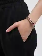 Красный браслет женский