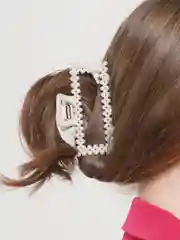 Белый краб-заколка для волос жемчужный
