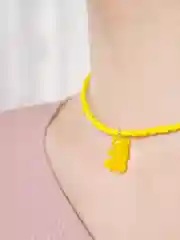 Желтый чокер из бисера с мишкой