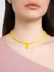 Желтый чокер из бисера с мишкой