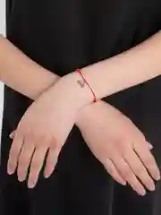 Лесной зеленый браслет красная нить с кулоном