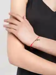 Коралловый браслет красная нить с кулоном
