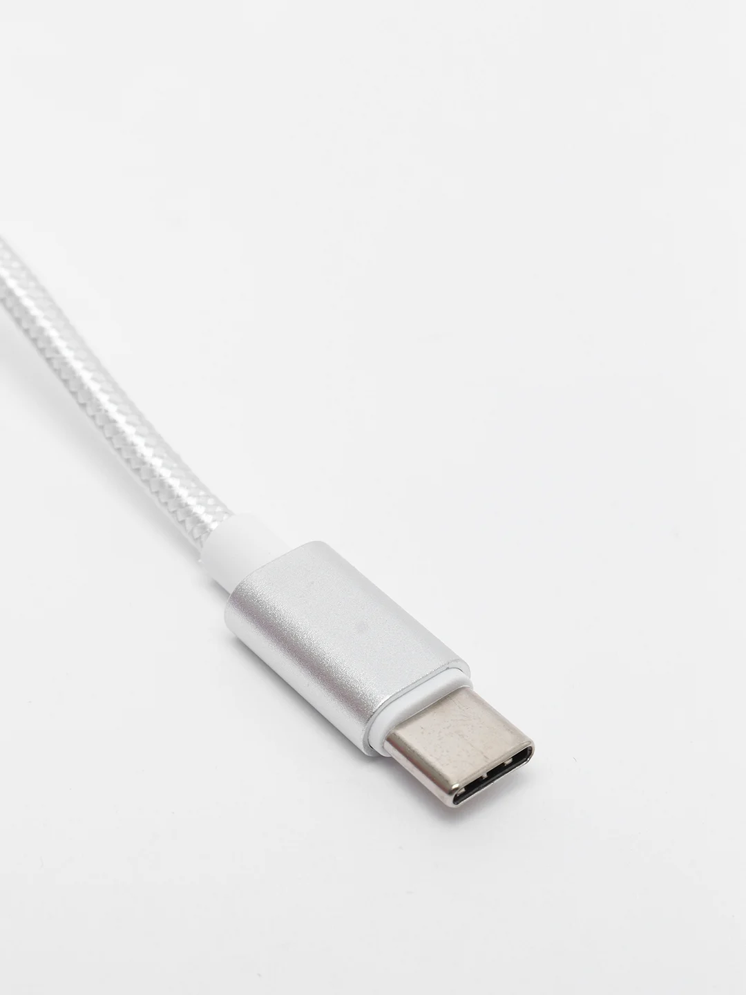 Белый кабель зарядочный Type-C Arnezi для зарядки и передачи данных