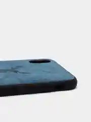Синий дизайнерский чехол на iPhone с оленем