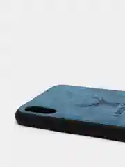 Синий дизайнерский чехол на iPhone с оленем