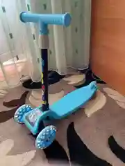 Голубой самокат детский, складной, трехколесный