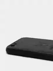 Черный дизайнерский чехол на iPhone с оленем