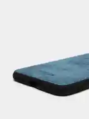 Синий дизайнерский чехол на iPhone с конем