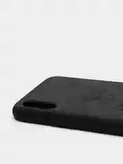 Черный дизайнерский чехол на iPhone с оленем