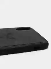 Черный дизайнерский чехол на iPhone с оленем