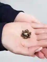 Карамельный брошь на одежду "Fashion Jewerly" / значек на одежду