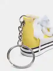 Желтый брелок Кроссовка со шнурком