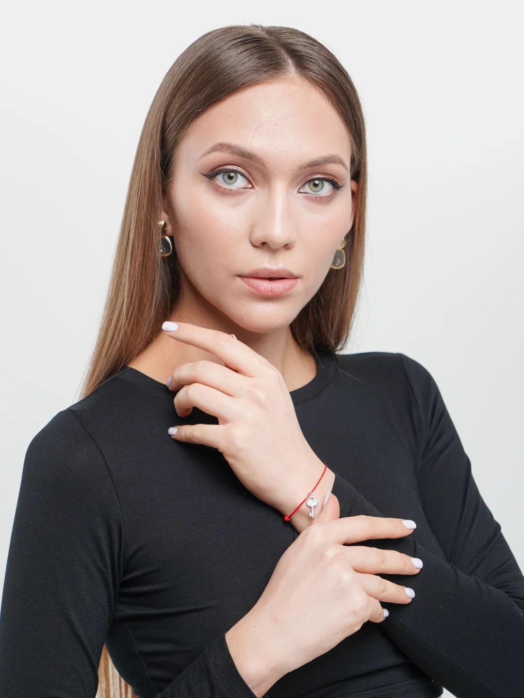 Красный браслет красная нить с кулоном