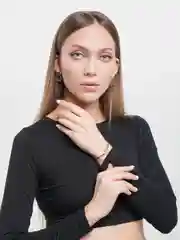 Белый браслет красная нить с кулоном