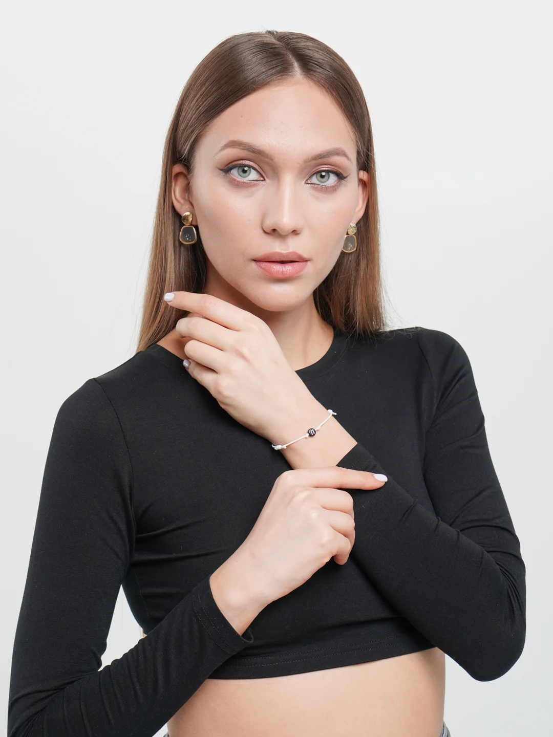 Красный браслет белая  нить с буквой Инициал, Handmade