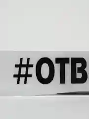 Черный наклейка на автомобиль "Отвернись"