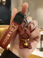 Красный брелок для ключей английский бульдог