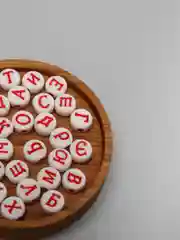 Красный бусины Буквы/ Бусины цветные полный алфавит