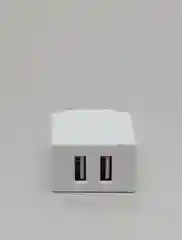Белый сетевое зарядное устройство 2.4А, быстрая зарядка, 12 Вт, 2 USB L75