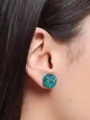Зеленый серьги-гвоздики из смолы