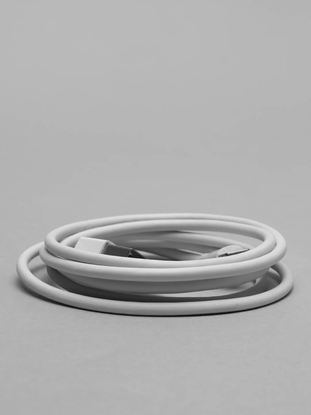 USB кабель Apple:  IPhone /  AirPods / IPad -   Lightning