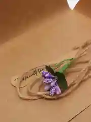 Индиго открытка-конверт из крафтовой бумаги, с цветком
