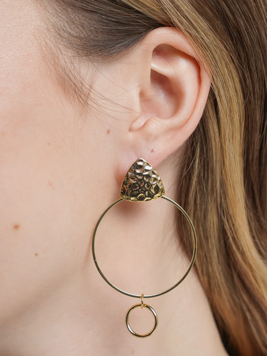 Асимметричные серьги гвоздики Mila Jewelry, позолота, ручной работы