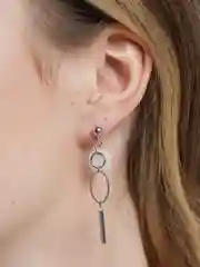 Асимметричные серьги гвоздики с натуральным перламутром Mila Jewelry, ручная работа