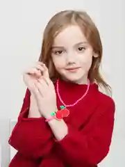 Алый подарочный набор детский бусы и браслет