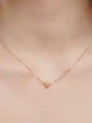 Бежевый меланж цепочка на шею "сердце"
